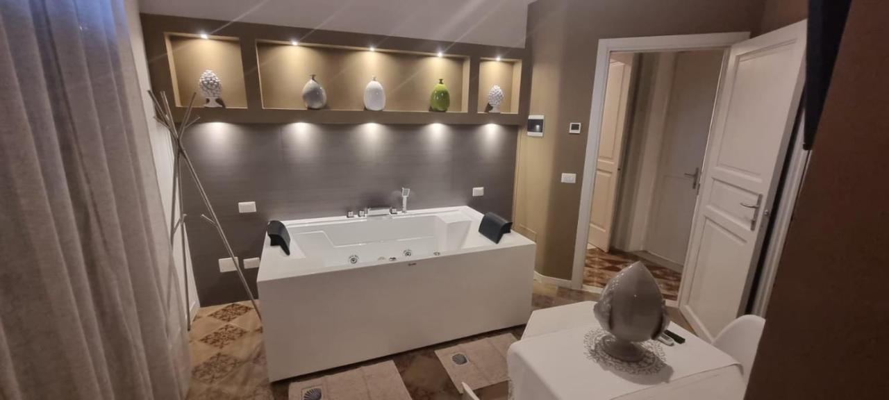 Reluxe Private Wellness Acomodação com café da manhã Lecce Exterior foto